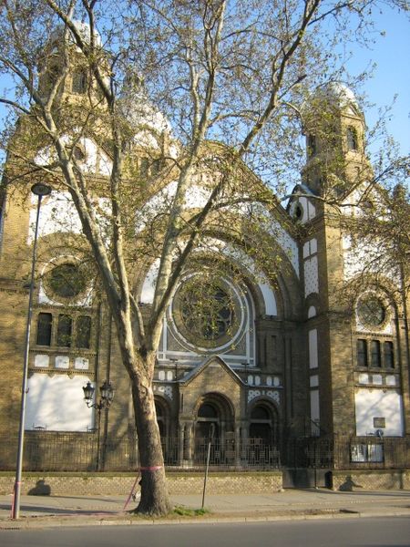 Файл:450px-Synagogue de Novi Sad.jpg